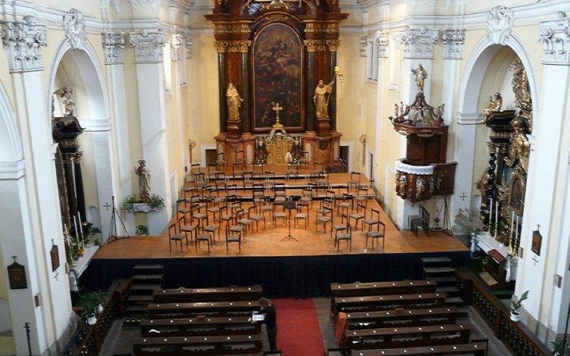 podium pro filharmonick orchestr
